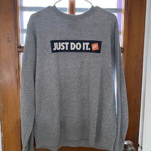 Unisex Size Large Nike Crewneck